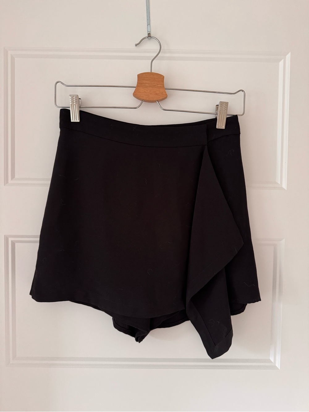 Aritzia Black Women's Skort with Draped Overlay